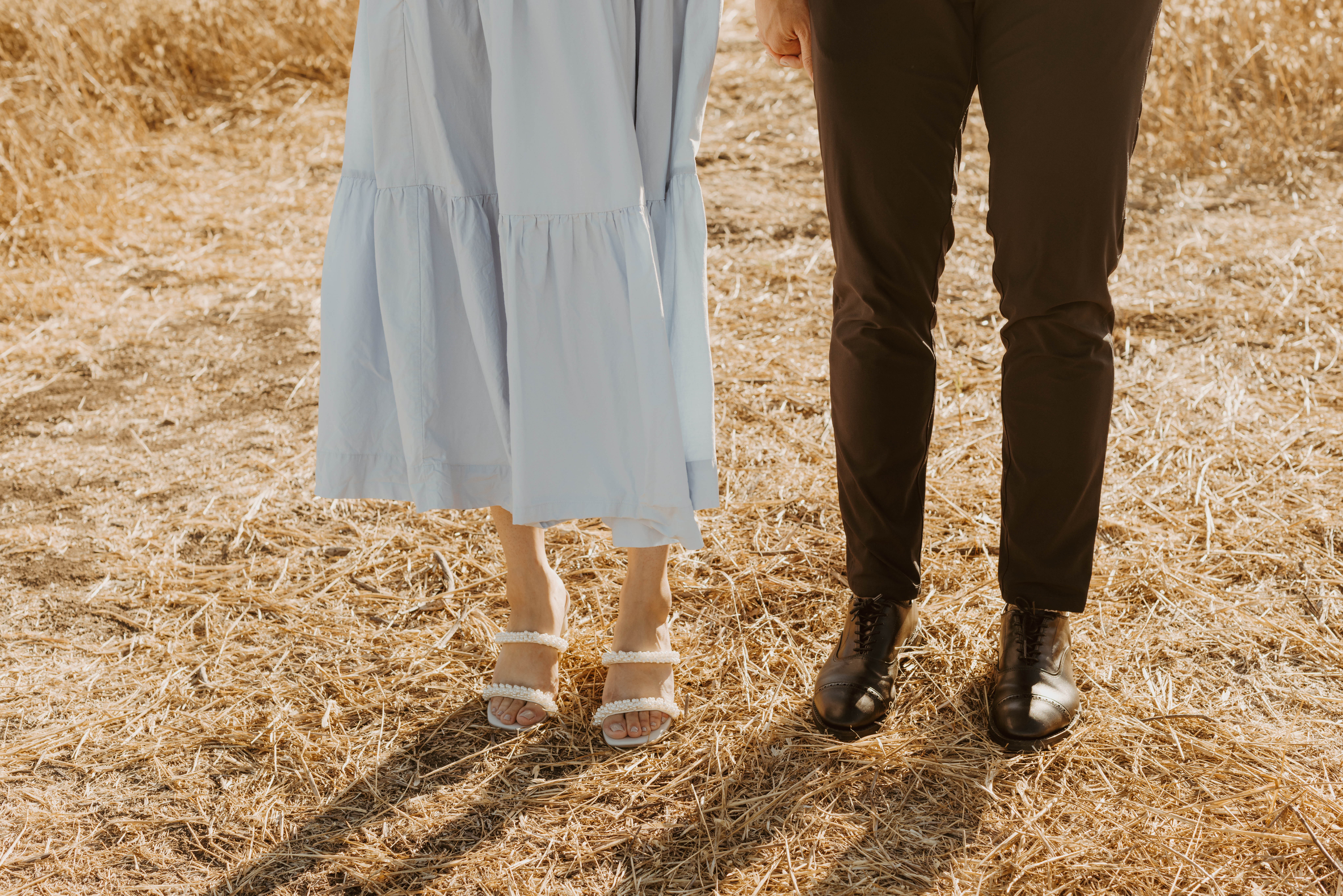 cute engagement photo outfits